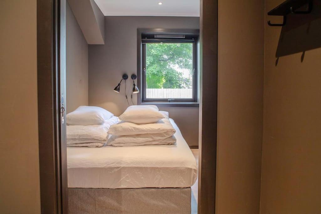 Apartment Near Brosundet, Newly Refurnished, Free Street Parking