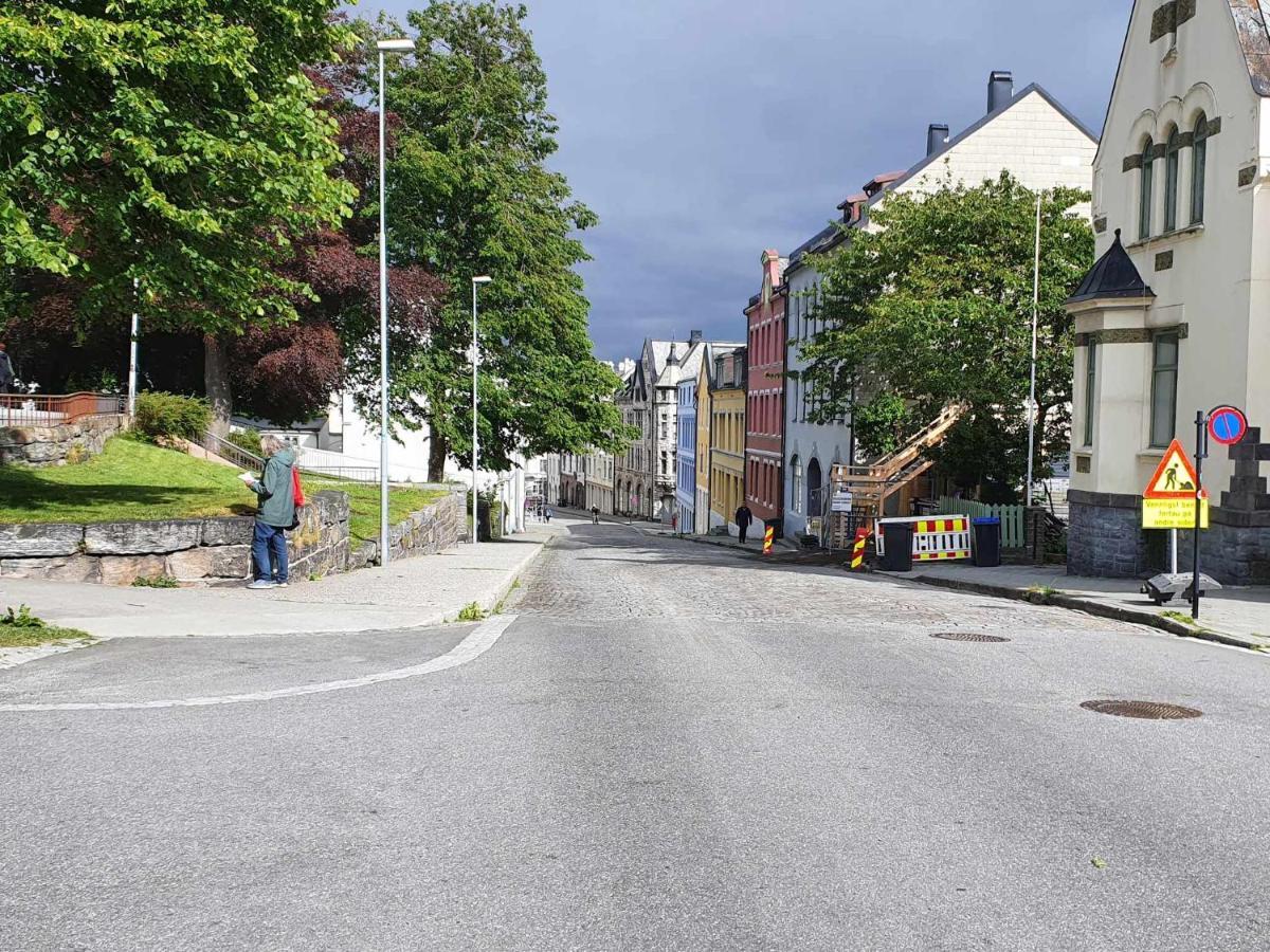 Apartment Near Brosundet, Newly Refurnished, Free Street Parking *