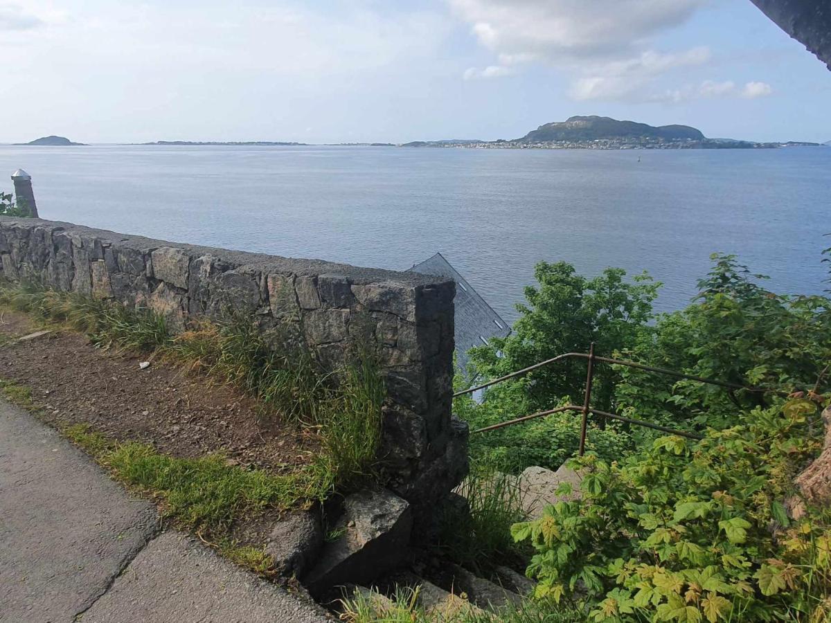 Apartment Near Brosundet, Newly Refurnished, Free Street Parking Ålesund